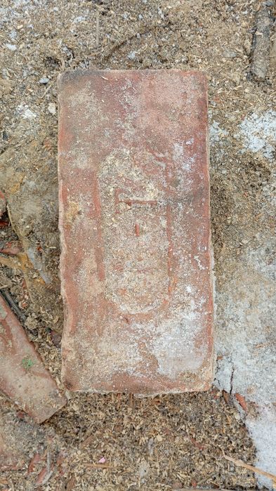 Cărămizi de vânzare cea mai bună la preț bun avem bune  Crmizi