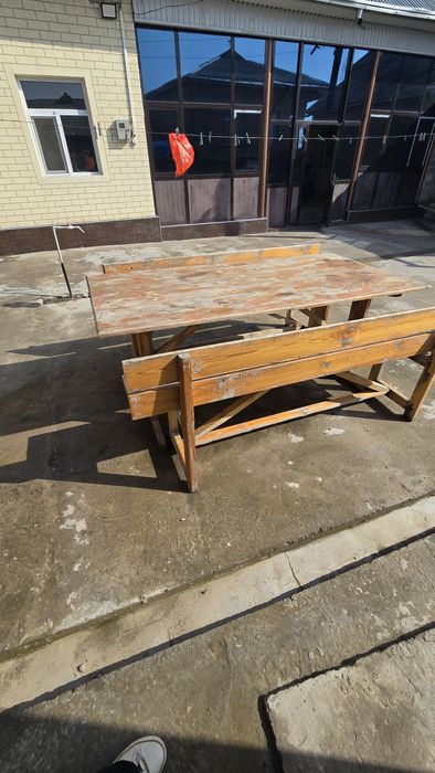 Стол со скомейками
