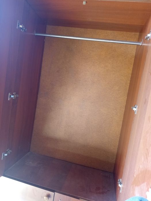 Продам шкаф срочно.