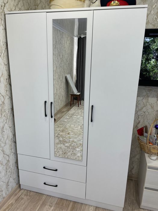 Продам шкаф белый