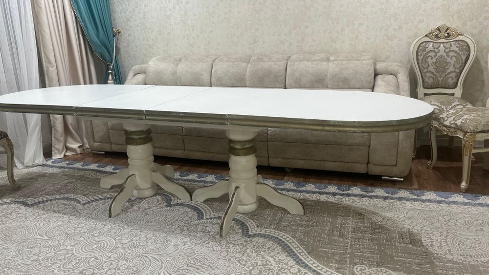 Стол для гостиной.