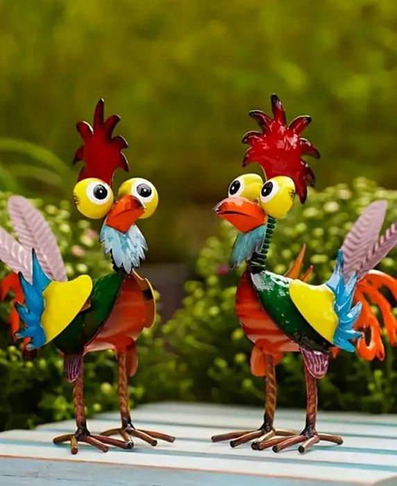 Cocos metalic de gradina. Este nou