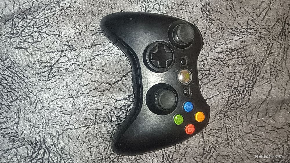 Продавам Xbox 360 slim