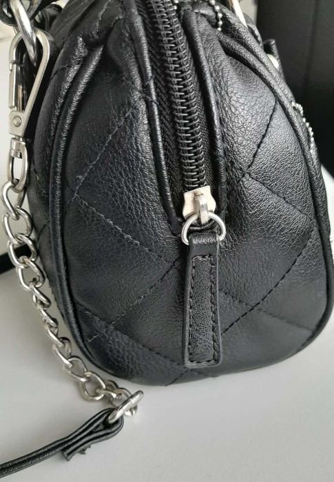 Малка черна чанта