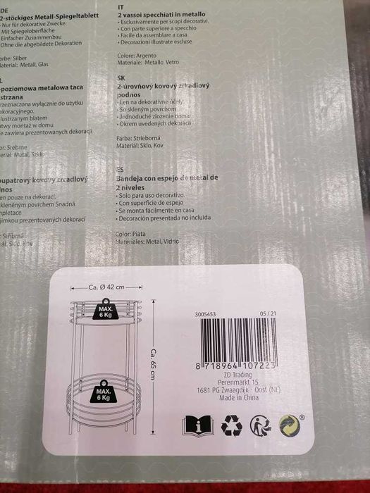 Продавам много стилна метална маса.