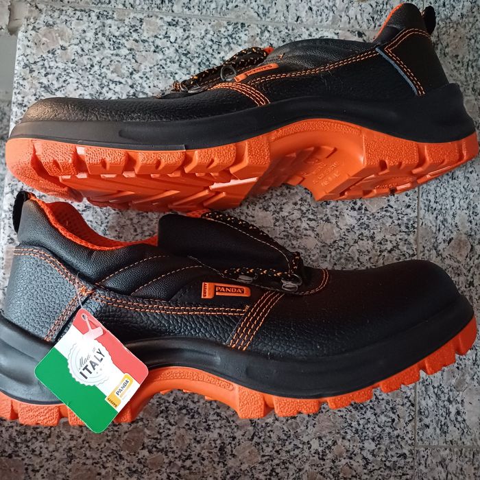 Продавам работни обувки