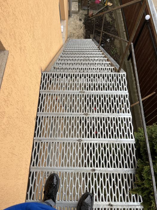 Scări metalice zincate