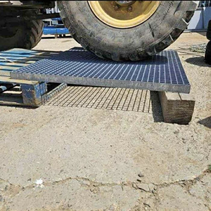 Trepte grilaje rigolă