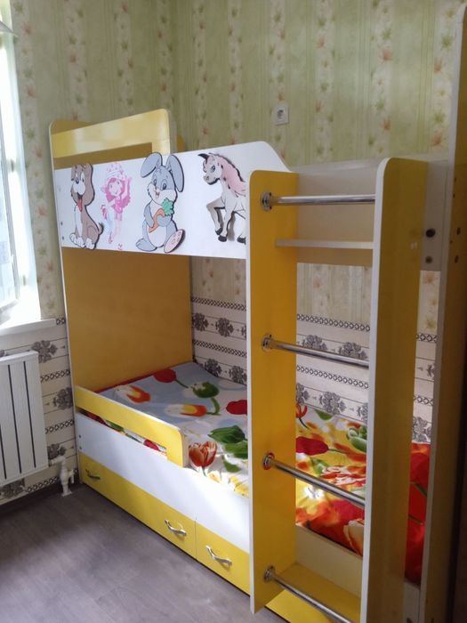 2 этажли кровать шифонери билан бирга сотилади.