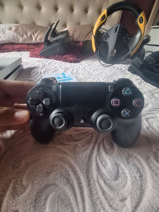 Ps4 de vânzare puțin folosit