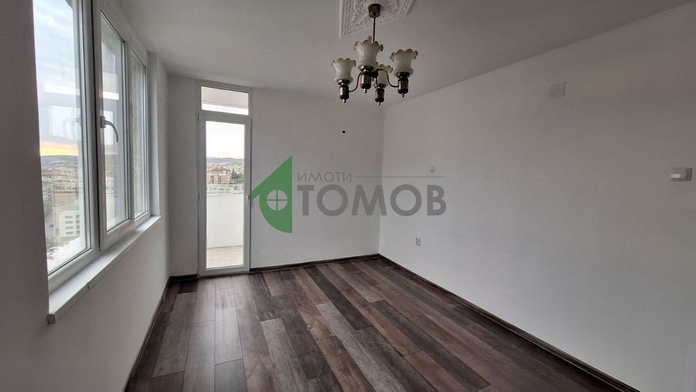 Много просторен и ремонтиран тристаен апартамент в кв. Три Чучура