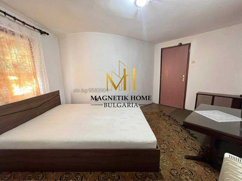 Бюджетен двустаен апартамент с беседка на метри от морската градина