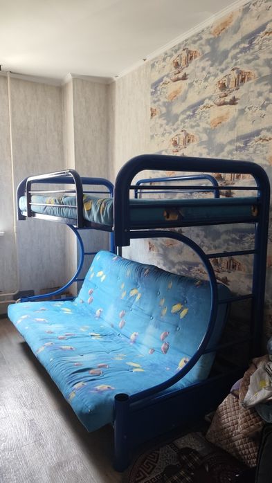 кровать двухярусная трехместная