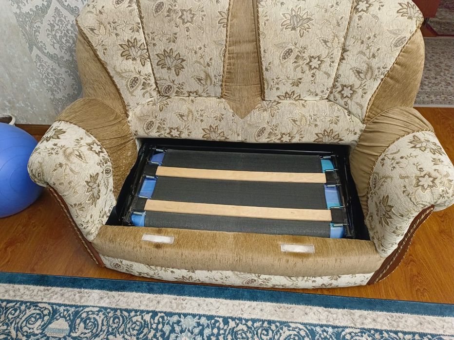 2 дивана-трансформера1,5 и 2м +1 кресло