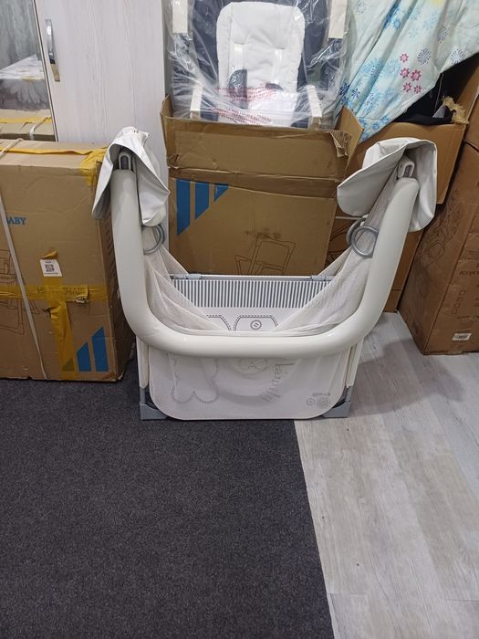 Продаётся фирменный манеж brevi