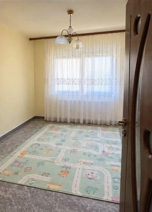 Vand APARTAMENT 3 camere