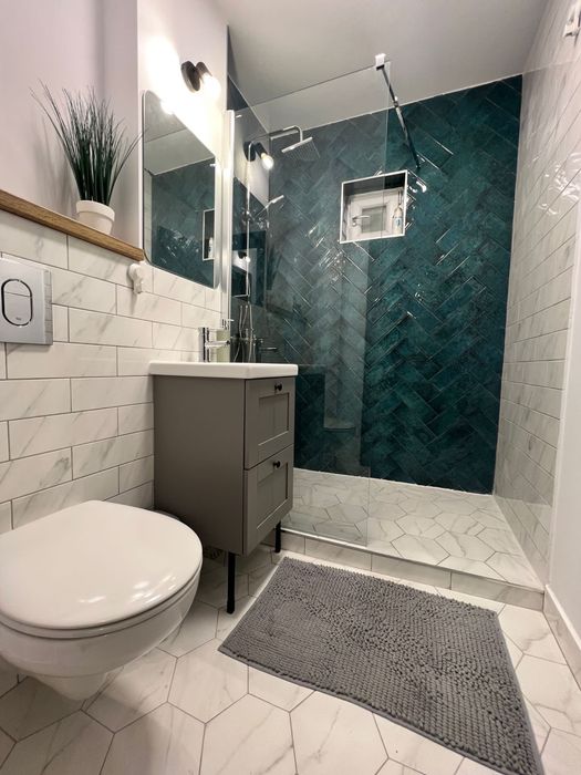 Apartament modern cu 3 camere de închiriat, ultracentral, etaj 2/4
