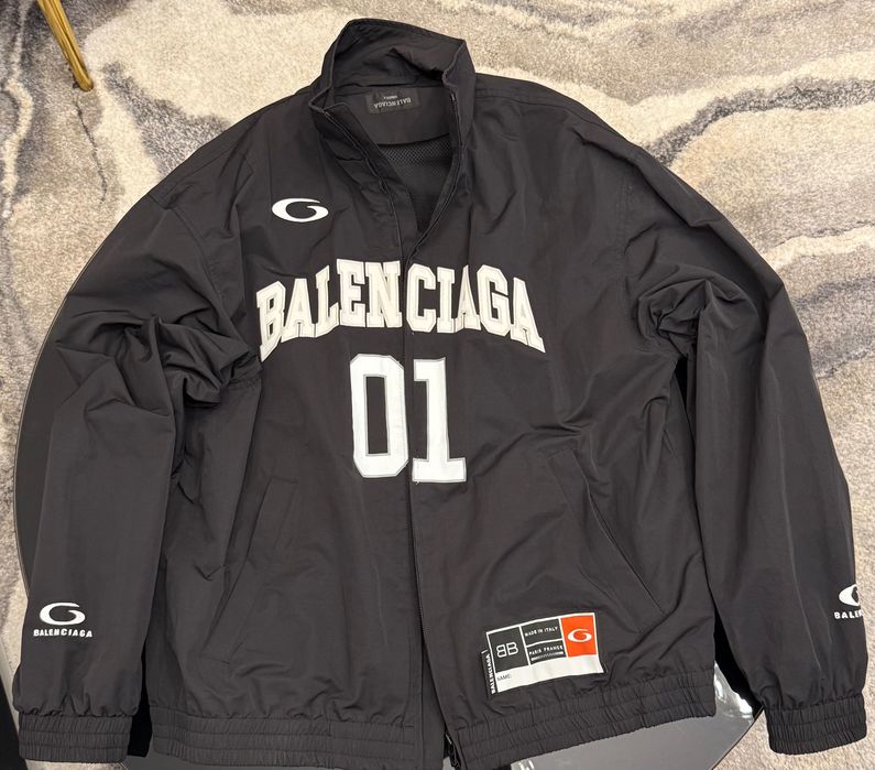 Ново яке Balenciaga