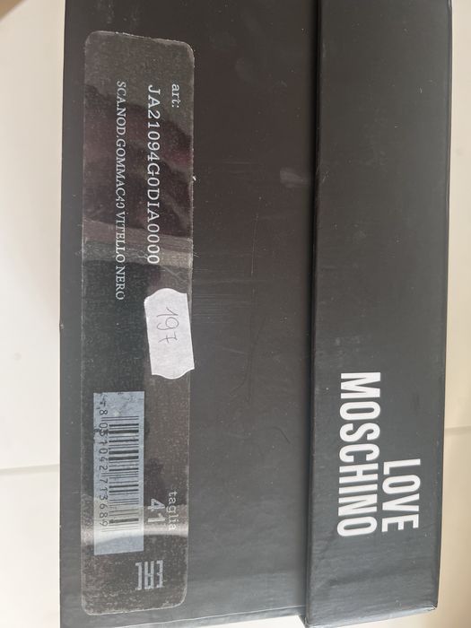 Ghete Moschino, din piele