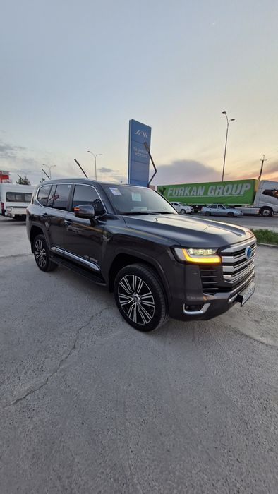 Toyota Land Cruser 300VX VGR Японка 2023год 35 Твин трубо фул пазитсия