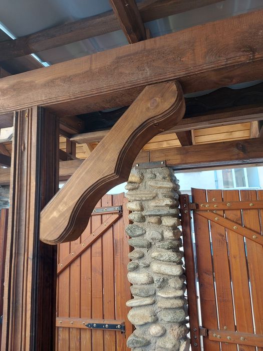 Дървени капители и конзоли за беседки и навеси