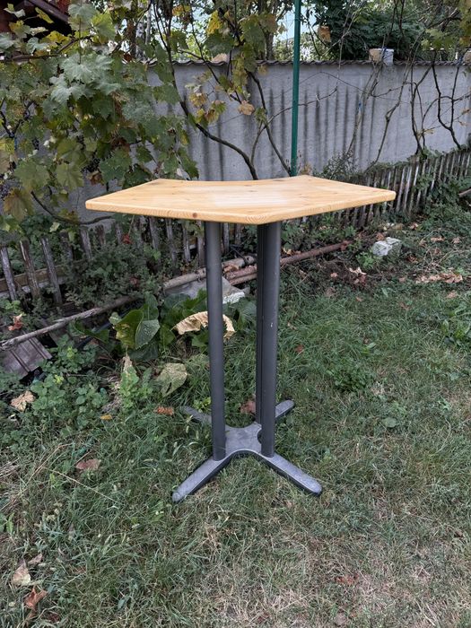Pupitru / masă înaltă recepție – blat lemn, structură metalică solidă