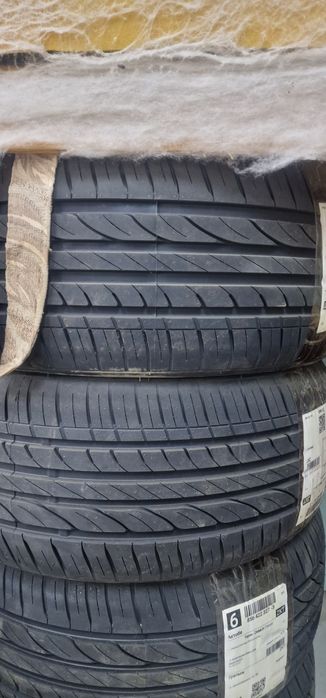 Продам летнию резину 235/45R18