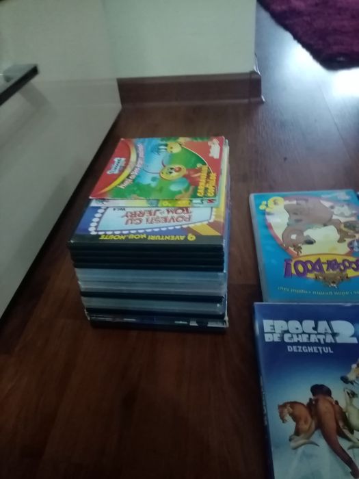 Vând DVD-uri pentru copii.