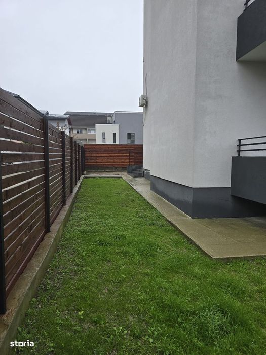 Vand apartament 3 camere cu gradina mare