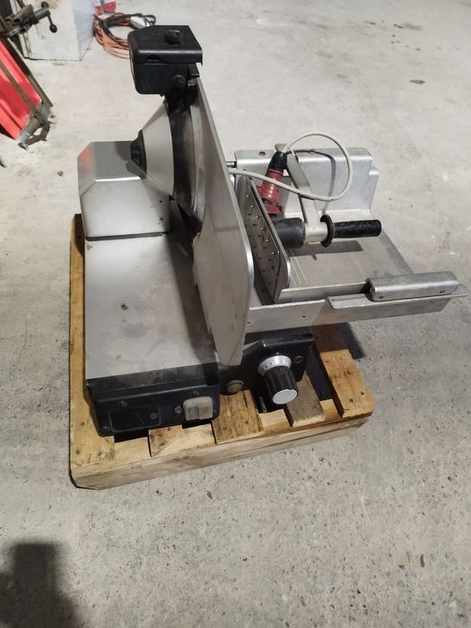 Професионална колбасорезачка,слайс машина трифазна