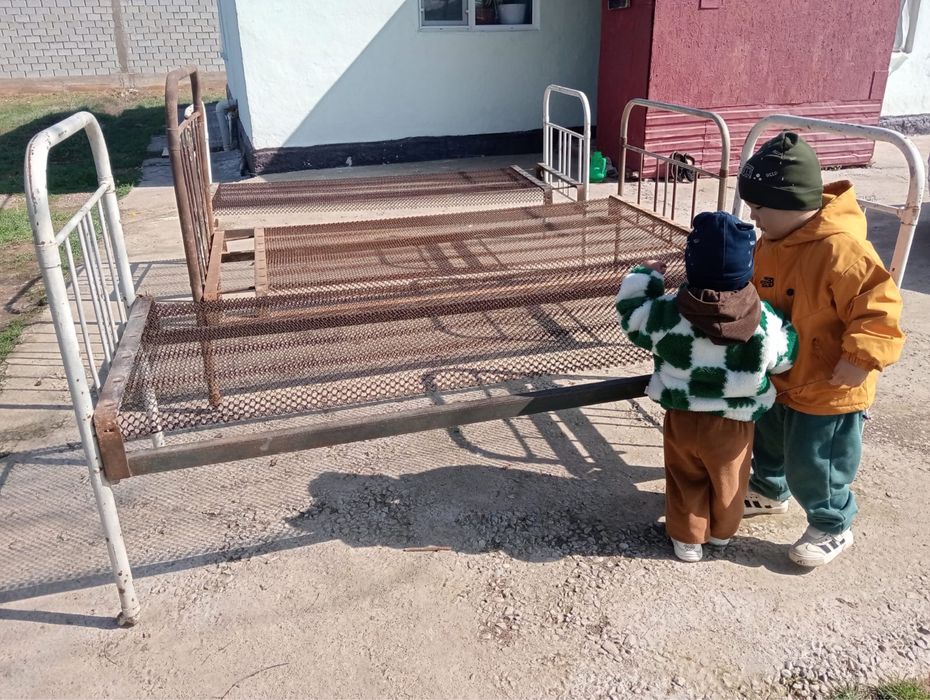 Железная кровать