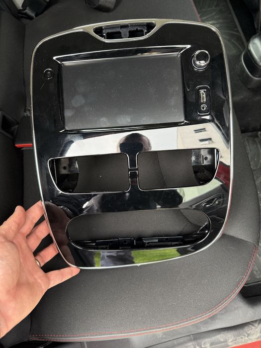 Panou central + display navigatie Renault Clio 4 / MediaNav / stare foarte bună