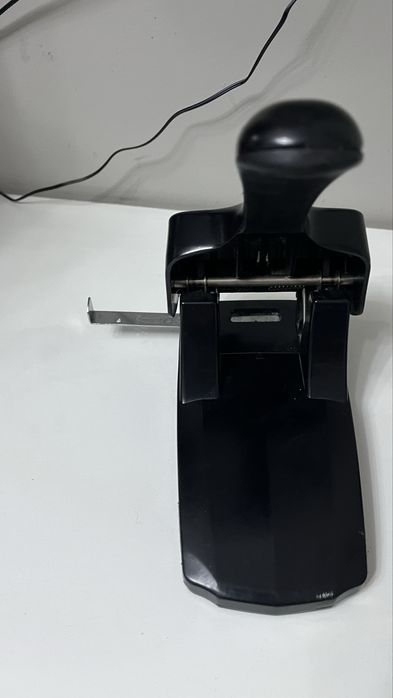 дырокол марки Berlingo.