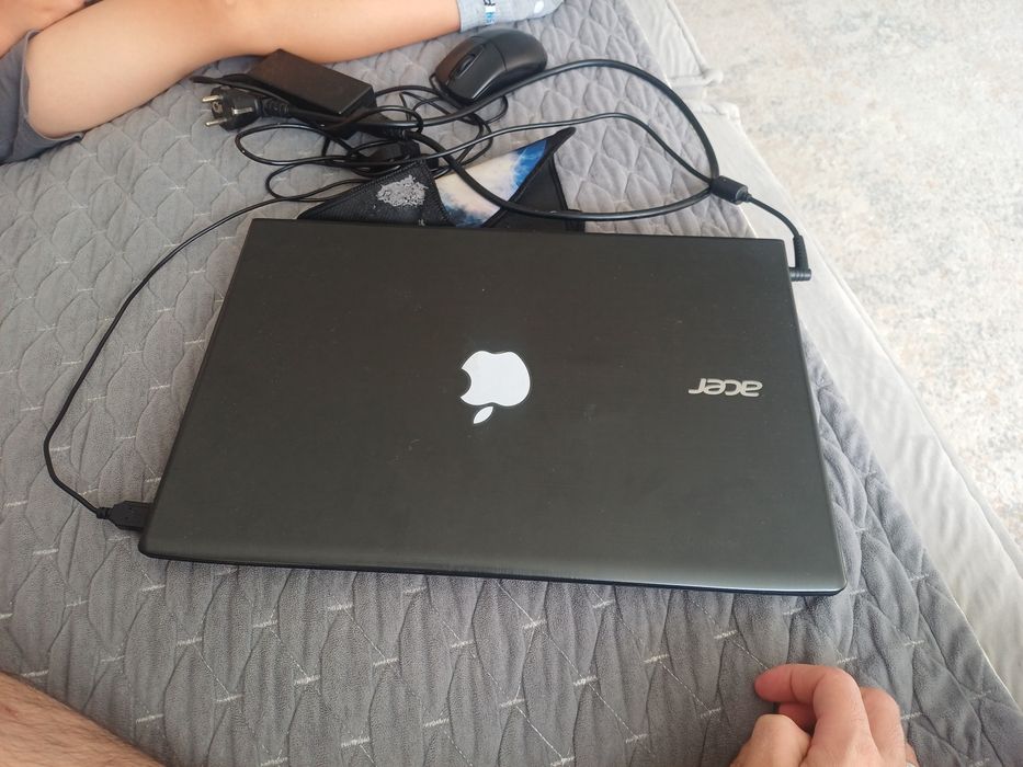 Продам рабочий ноутбук Acer Aspire E5-575G