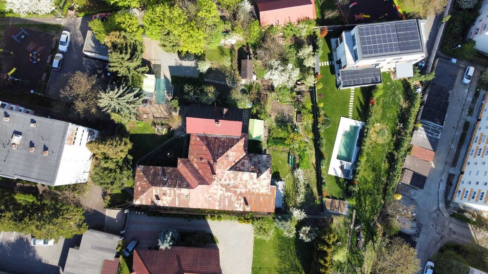 P.F. vind TEREN   1770 mp in cartierul Zorilor cu casa existenta  demolabila.