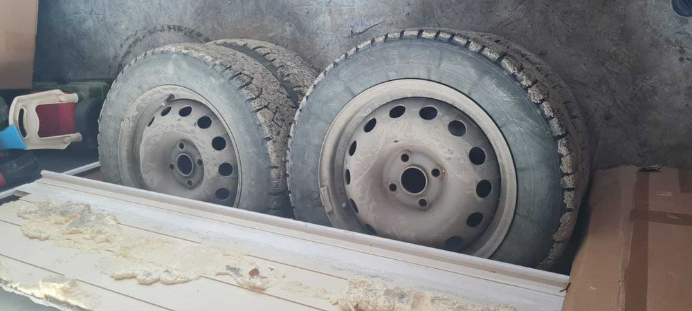 Комплект зимних шин 185/65 R15