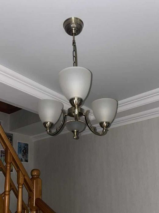 продам люстры по 5000