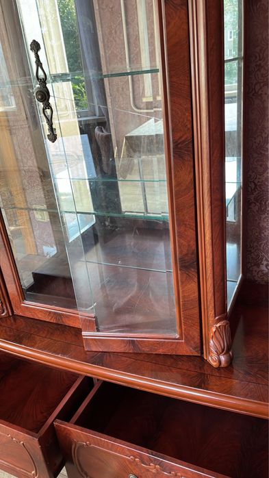 Сервант шкаф……..