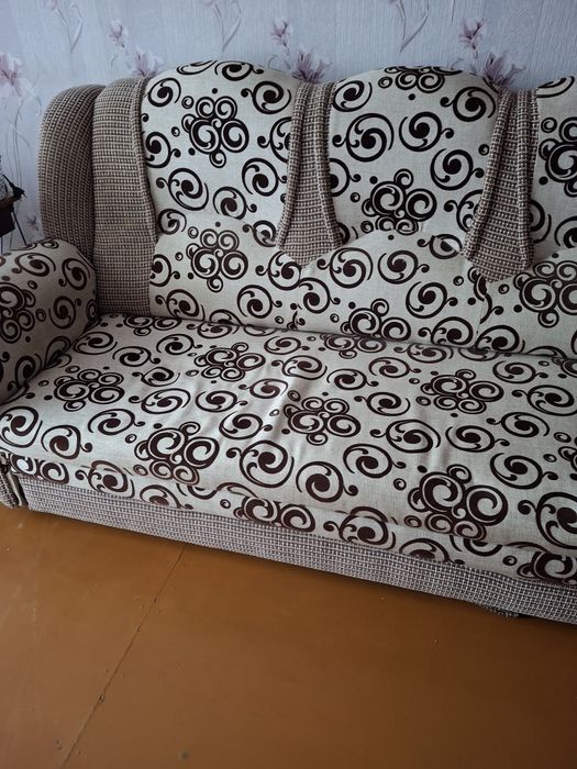 Продам диван б/у в хорошем состоянии