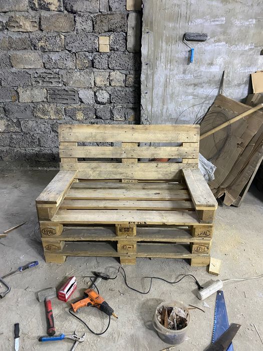 Кресло из подонов