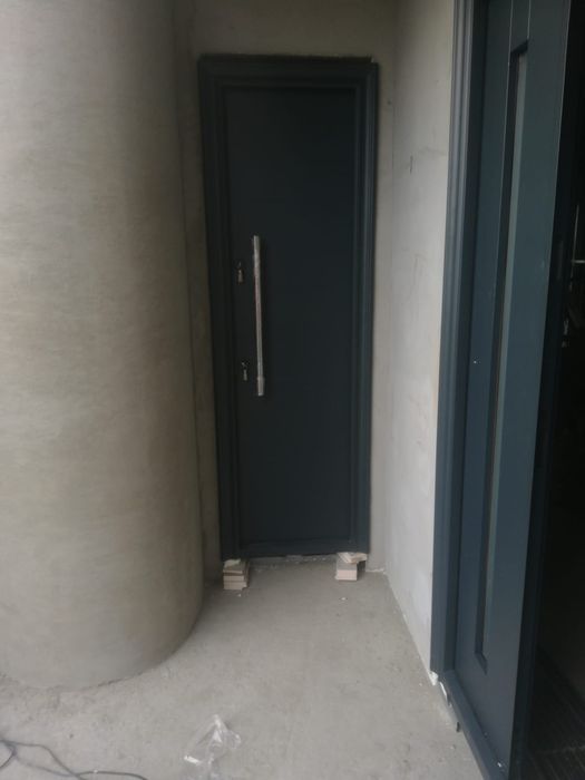 Montaj uși de curte exterior, metalice uși interior  vânzări uși