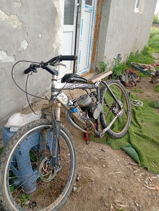 Bicicleta cu motor