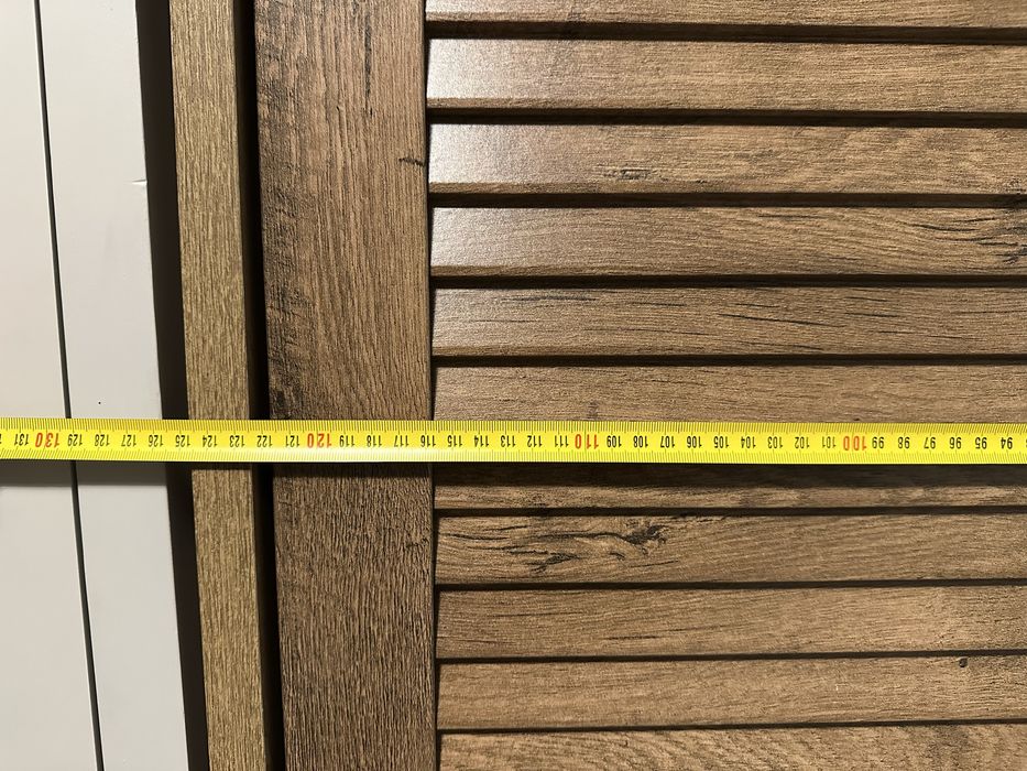 Гардероб  три крила  компактен  неразличим от нов