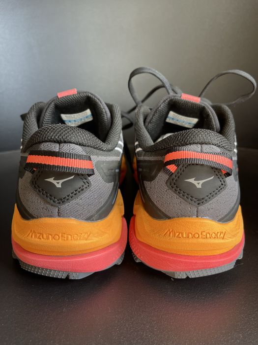 Дамски маратонки отговарят на 37  MIZUNO WAVE MUJIN X  номер 38.5