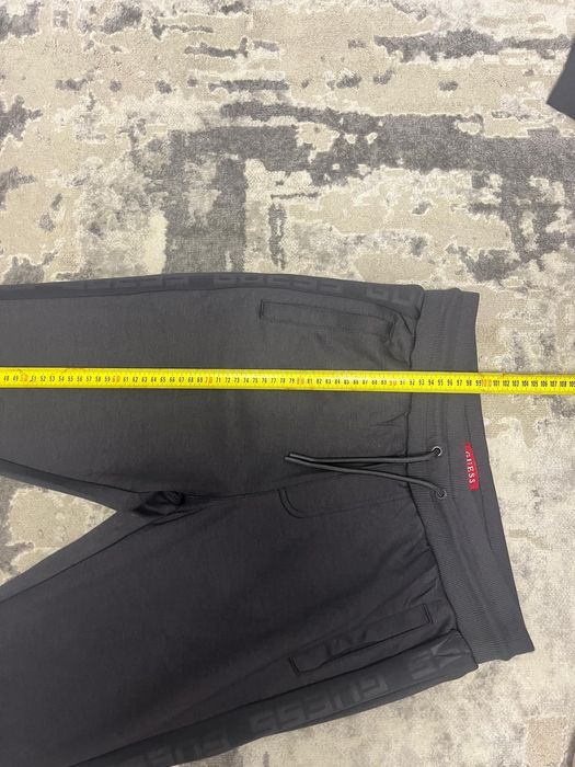 Trening guess barbati