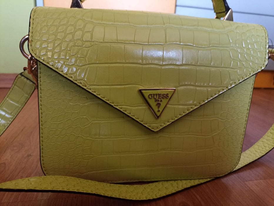 Продавам  оригинална на 1000 процента стилна нова чанта на Guess