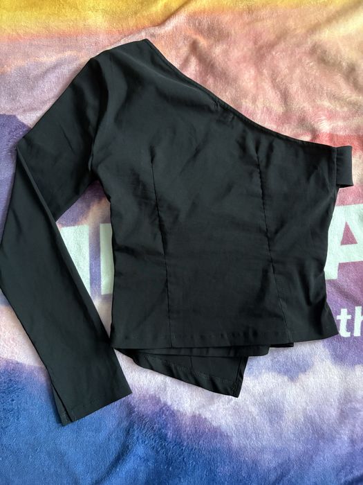 Къс топ с един ръкав на Stradivarius