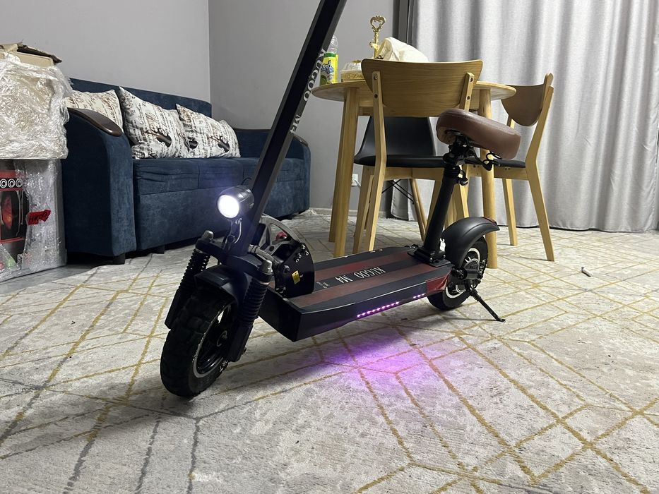 Продам электросамокат Kugoo m4