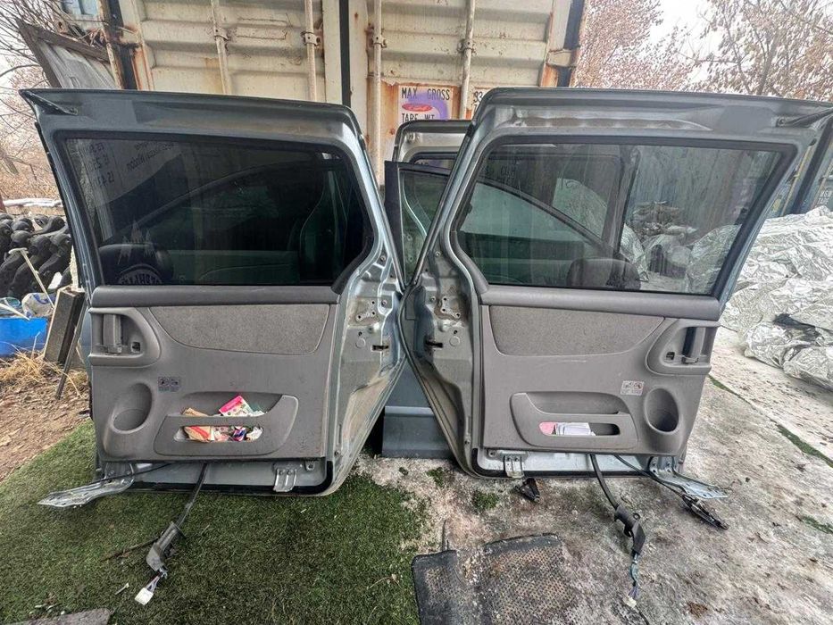 Двери Toyota Sienna