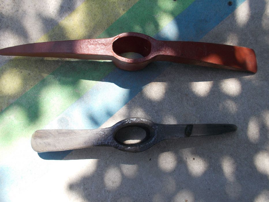 Комплект кирки от едно време производство